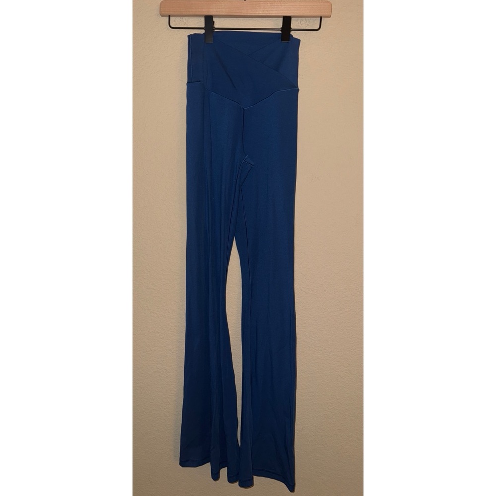 OFFLINE by Aerie Real Me High Waisted Cross Over Flare Blue Leggings Size Small